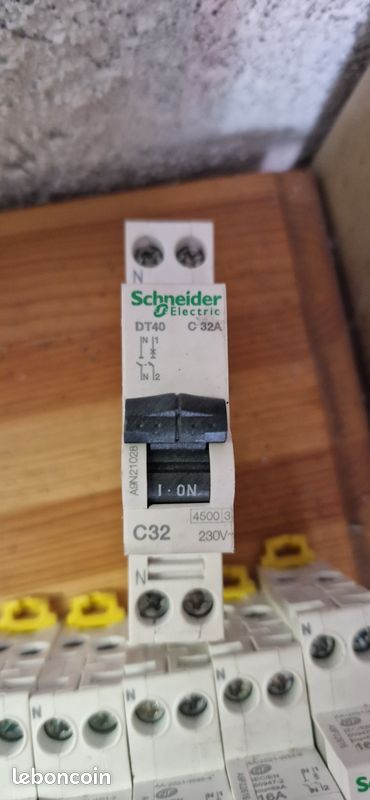 Disjoncteur 32A Courbe C Schneider Merlin Gerin A9N21028 - Occasion Fonctionnel