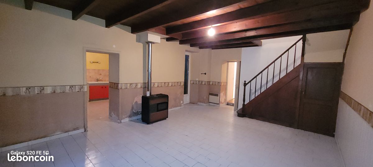 Maison 3 pièces 92 m² · à Saint-Hilaire-de-Villefranche · 92 m² · 90 000 €