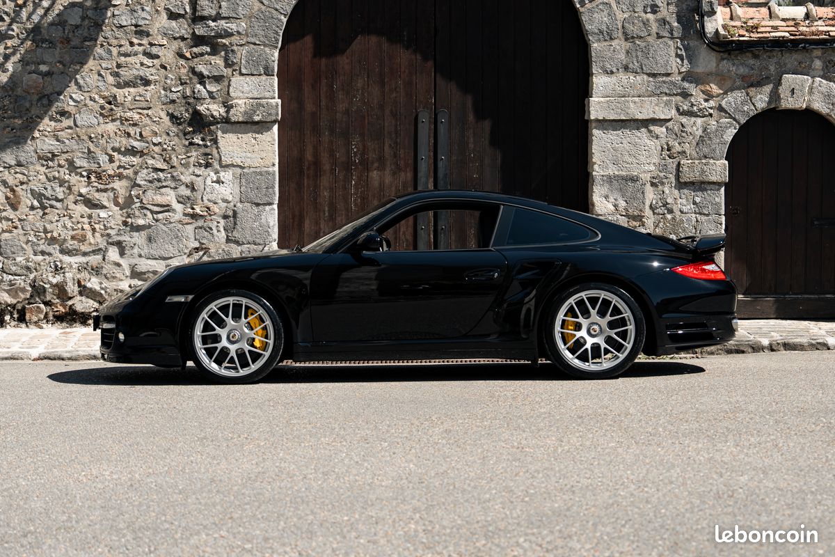PORSCHE 911 (997) TURBO S 530cv | Sport Chrono | Toit Ouvrant | Cuir Étendu | à partir de 2050 /mois (image 2)