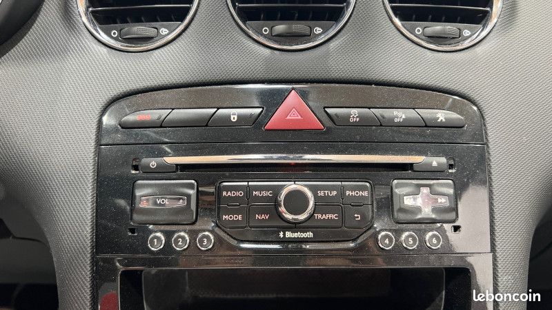 Peugeot 308 CC 2.0 HDI136 FAP ROLAND GARROS II (image 26)