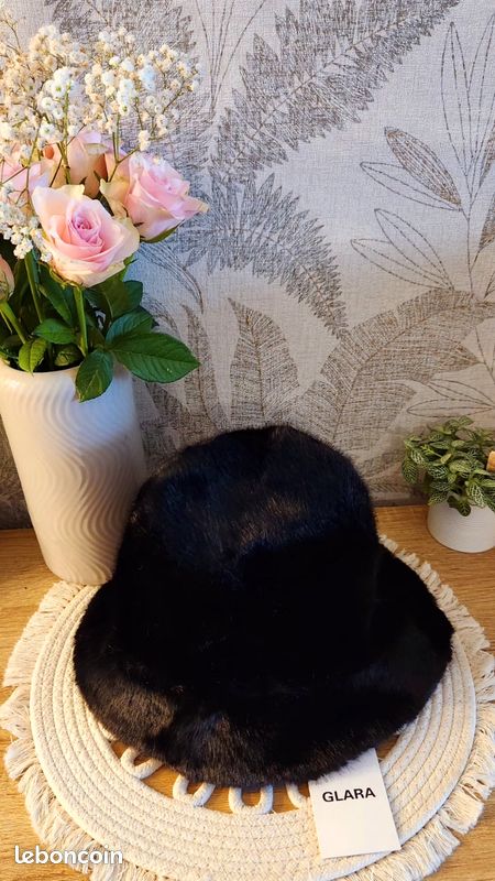 Chapeau Femme GLARA Noir neuf - Accessoires & Bagagerie