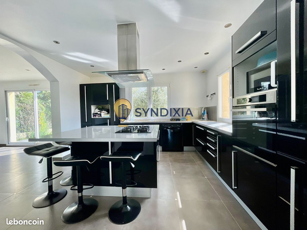 Maison 6 pièces 158 m² · à Plaisir · 158 m² · 2 450 €/mois