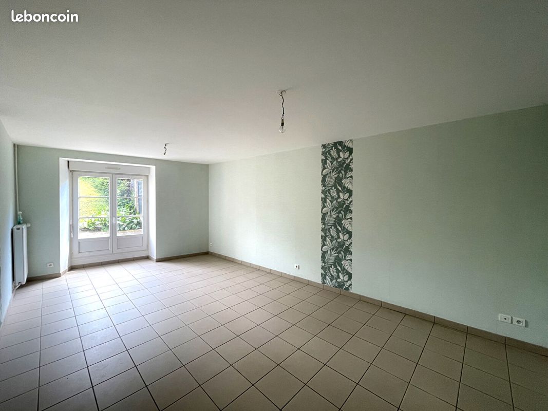 Appartement 3 pièces 87 m² · à Saint-Marcel · 87 m² · 552 €