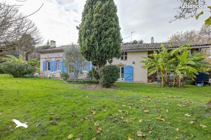 Maison 10 pièces 301 m²