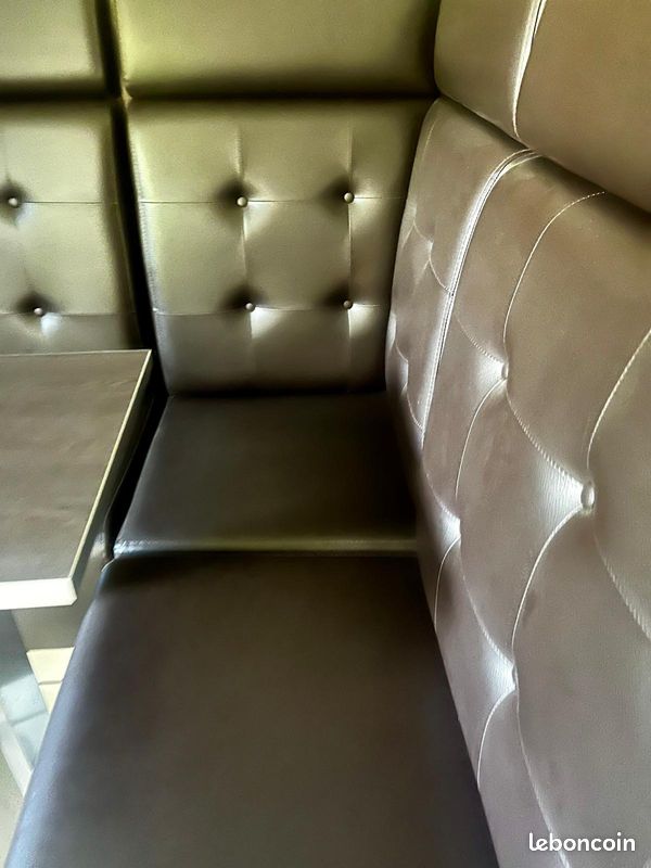 Banquettes et table de bar (image 2)