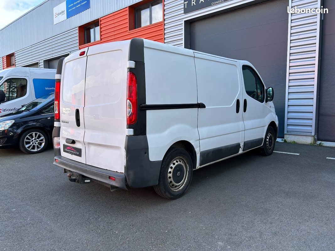 Renault trafic fourgon gn 2.0 dci 90 l1h1 1000 kg confort / 4 pneus neufs (image 6)