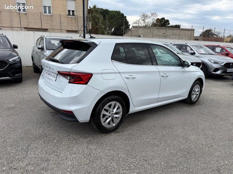 Skoda Fabia tsi 110 ch DSG7 13890 HT Ambition TVA récupérable Apple CarPlay, Keyless, full led, sièges chauffants, Lane assist garantie 12 mois (image 5)