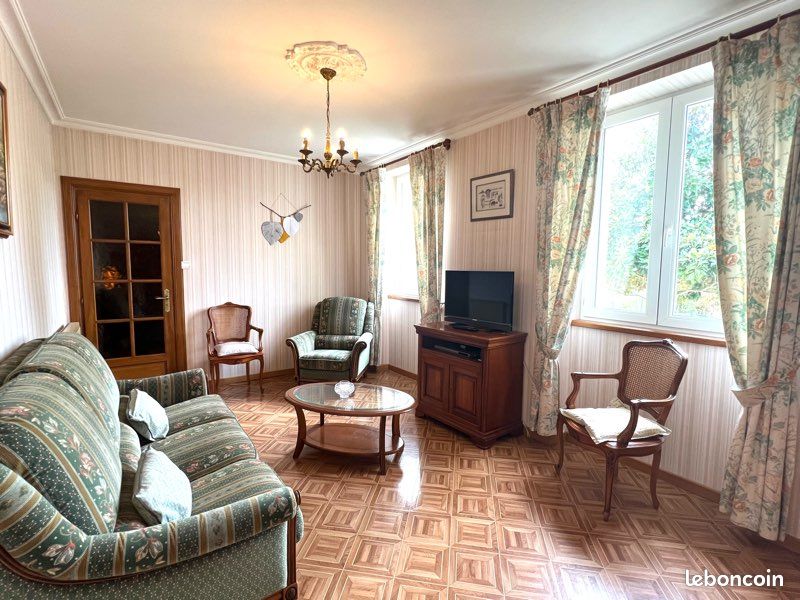 Maison au bord du lac (image 1)