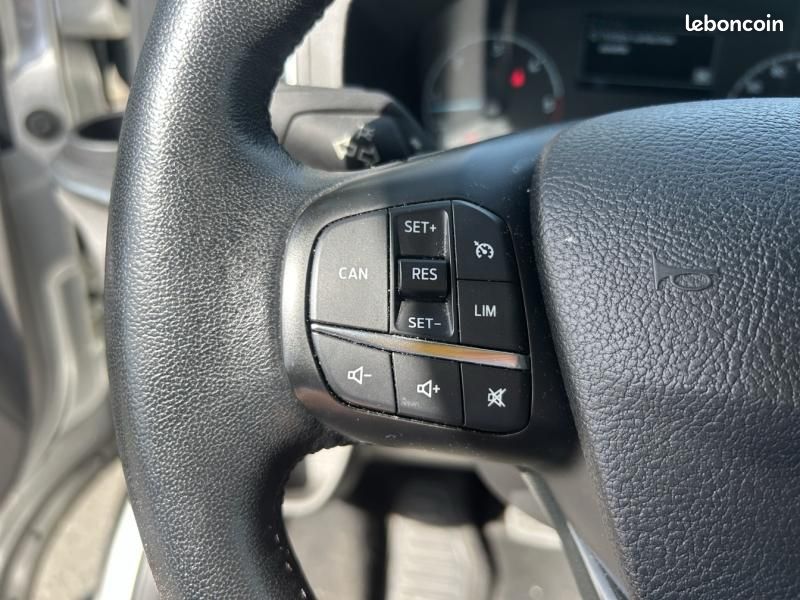 Ford Tourneo Custom 320 L1H1 2.0 EcoBlue 130ch Titanium BVA 7cv (image 15)