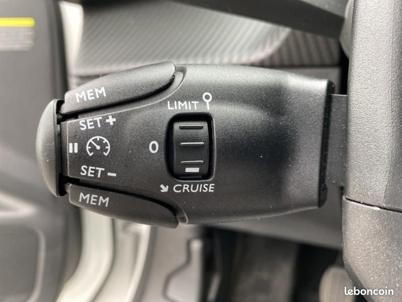 Peugeot 2008 1.2 PureTech 130ch S&S Allure 7cv (image 13)