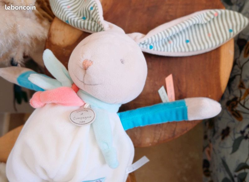 Grand doudou lapin + chaussons bébé - Doudou et compagnie (image 3)