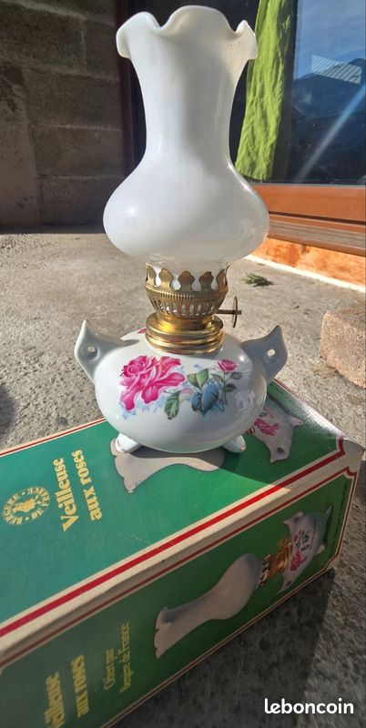 ​Veilleuse à pétrole vintage aux roses (image 2)