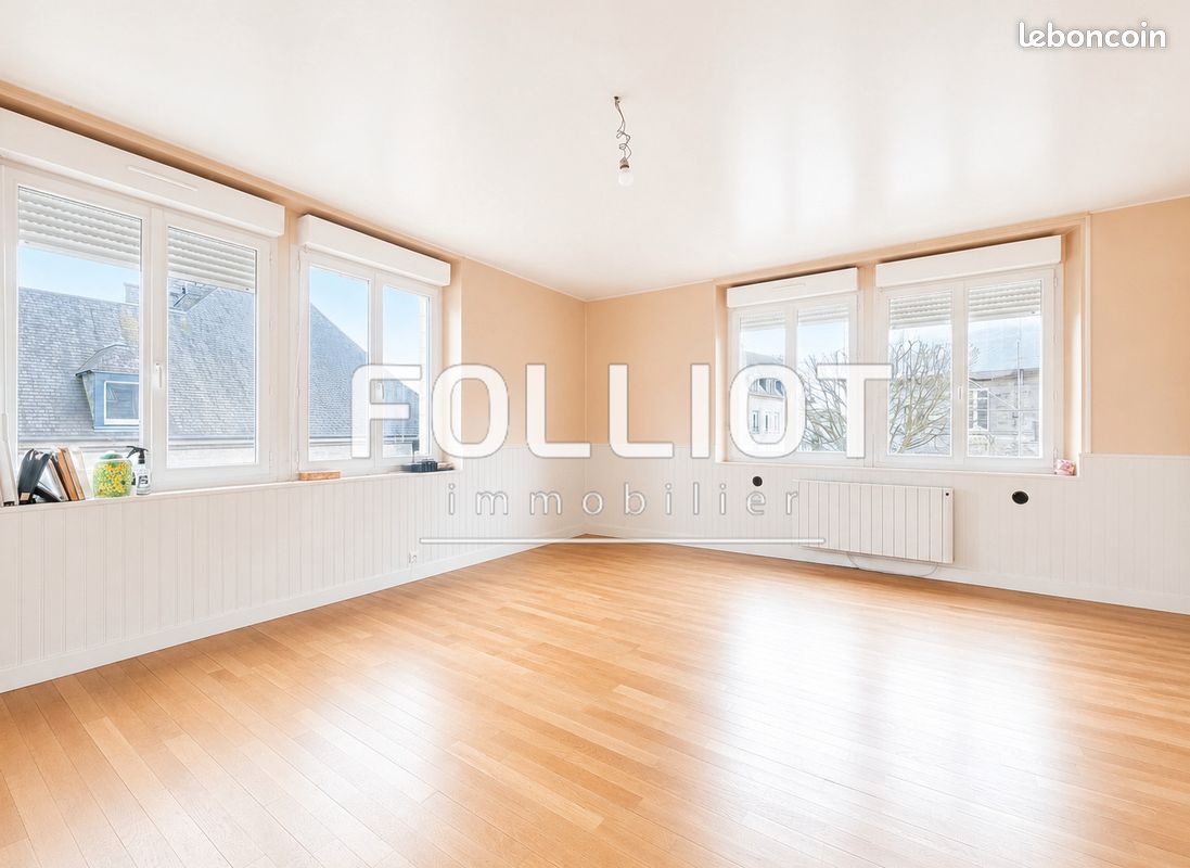 Appartement 4 pièces 102 m² · à Saint-Hilaire-du-Harcouët · 102 m² · 74 900 €