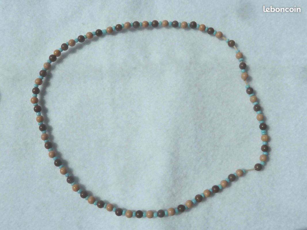 Collier ras-du-cou en perles de bois et rocaille (image 1)