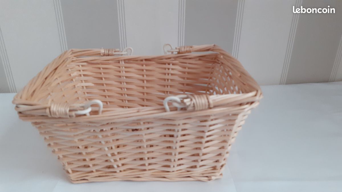 Joli panier en osier clair (image 1)