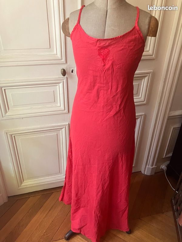Robe longue rouge à fines bretelles taille L (image 1)