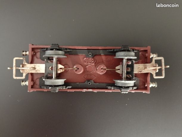 JOUEF HO DEUX Wagons Plats A Essieux Modélisés Sans Attaches EUR 10,00 JOUEF HO DEUX Wagons Plats A Essieux Modélisés Sans Attaches EUR 10,00