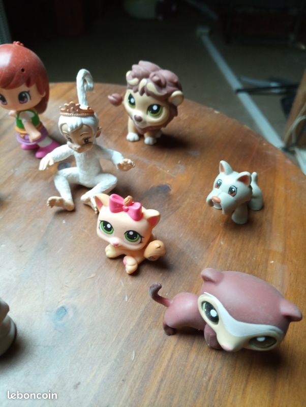A82) 13 petites personnages (image 8)