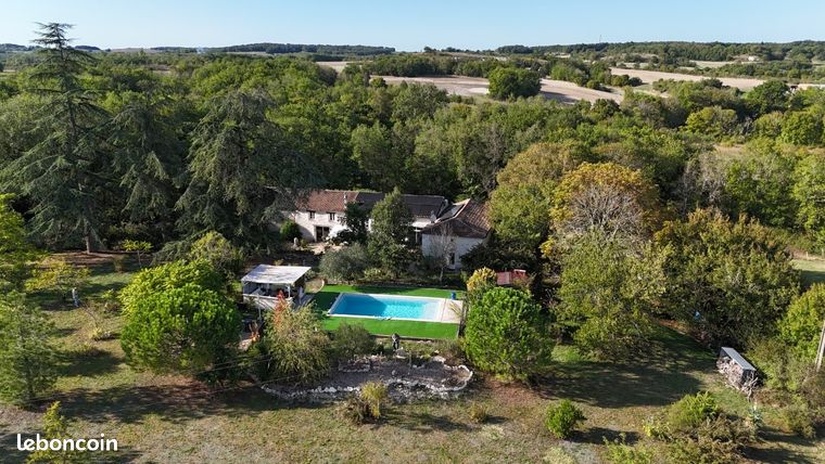 Propriété 10 pièces 339 m²