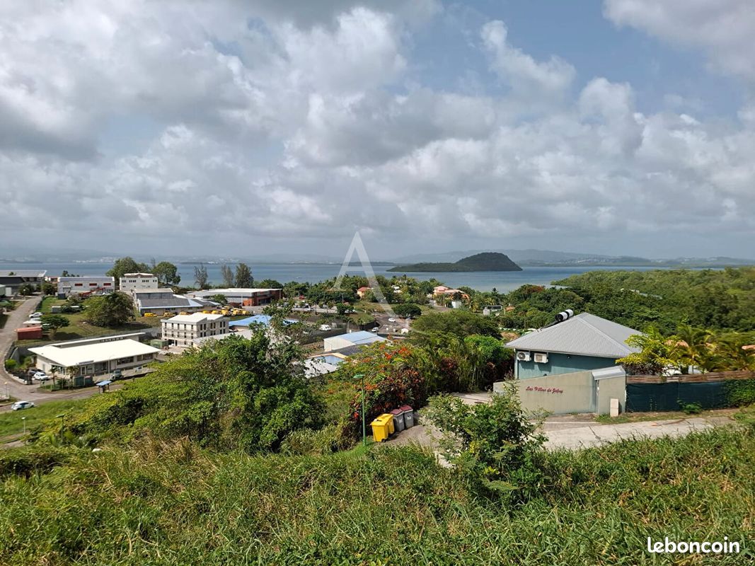 Terrain 608 m² · à Les Trois-Îlets · 608 m² · 222 000 €
