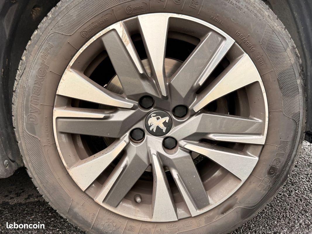 PEUGEOT 2008 130ch SS BVM6 Style (image 26)