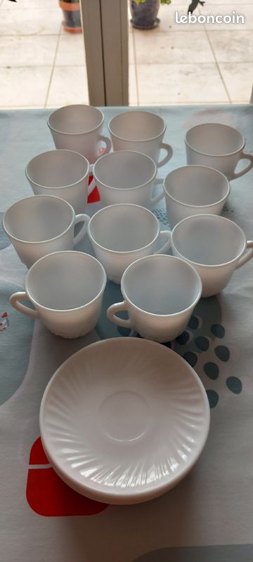 Tasses et soucoupes Arcopal France année 80 (image 1)