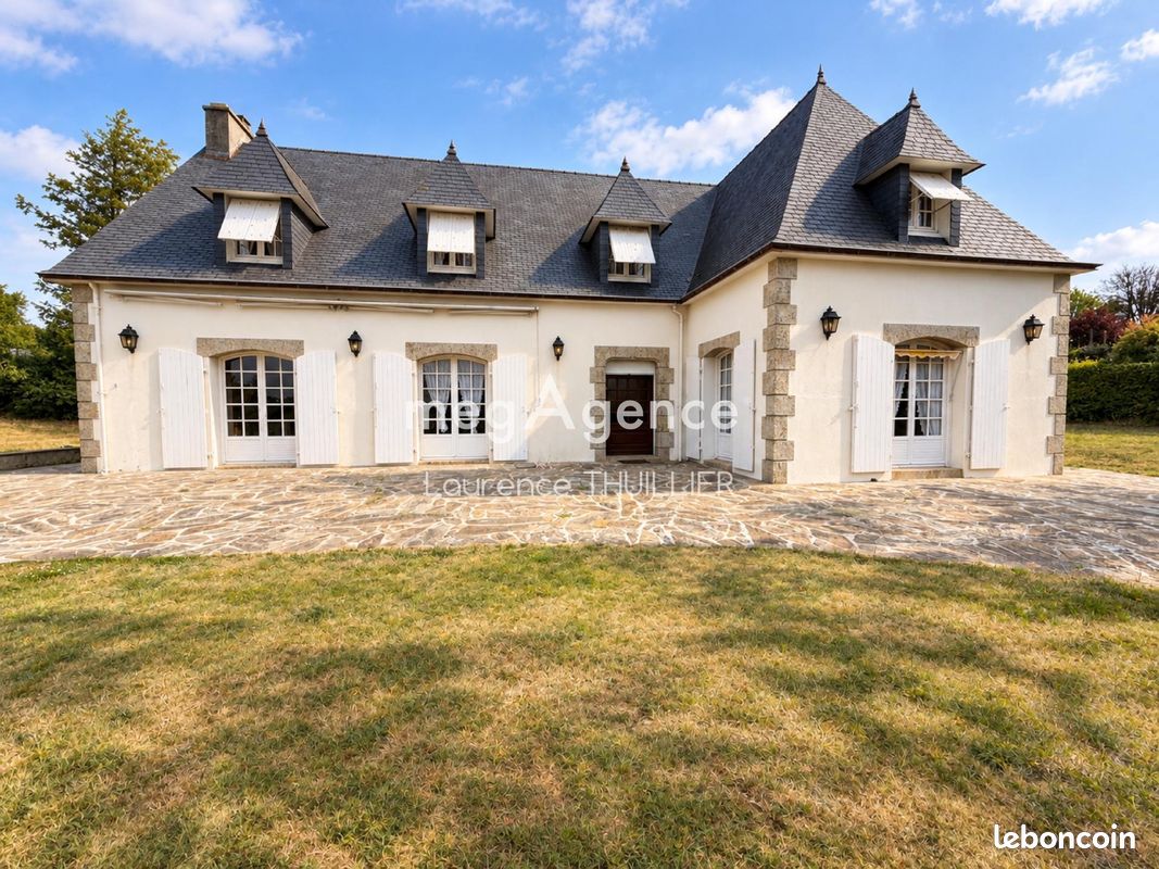Maison 9 pièces 270 m² · à Confort-Meilars · 270 m² · 336 000 €