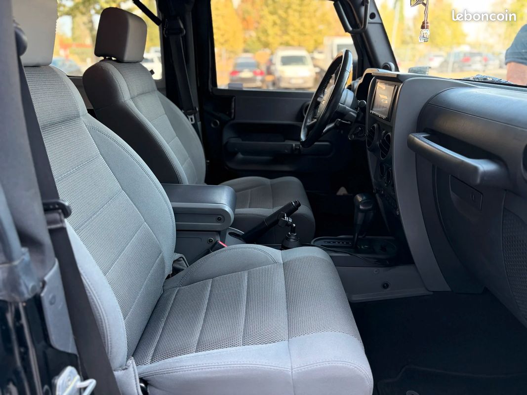 Jeep WRANGLER Rubicon 3.8 V6 199 CH BVA4 / Hardtop / Carplay / Camera De Recul (image 14)