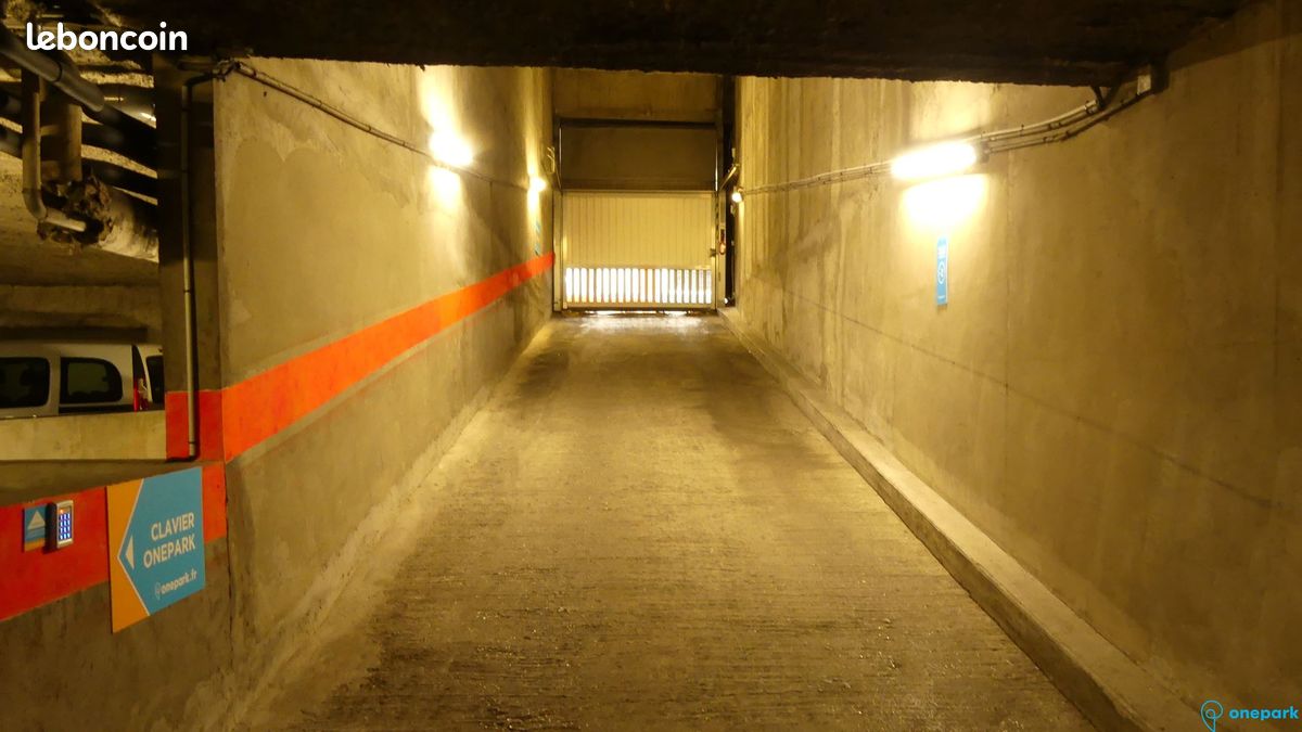 Parking/box 12 m² PARIS 03 (image 5)