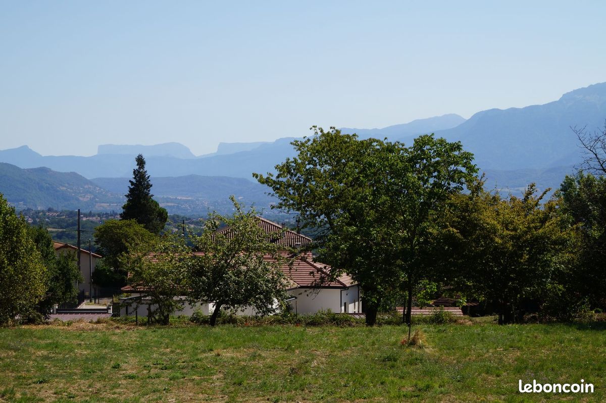 2 beaux terrains à construire, viabilisés · à Beaucroissant · 180 000 €