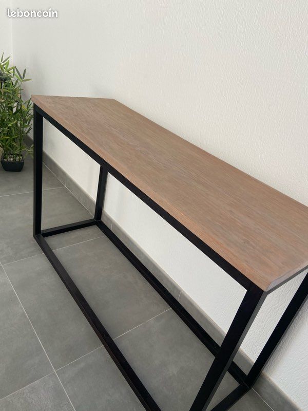 Table console (image 1)