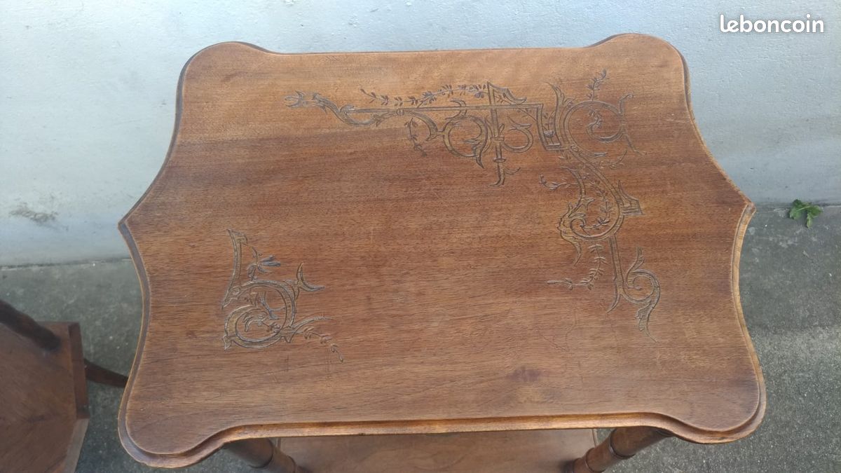 Table / chevet gravé (image 2)