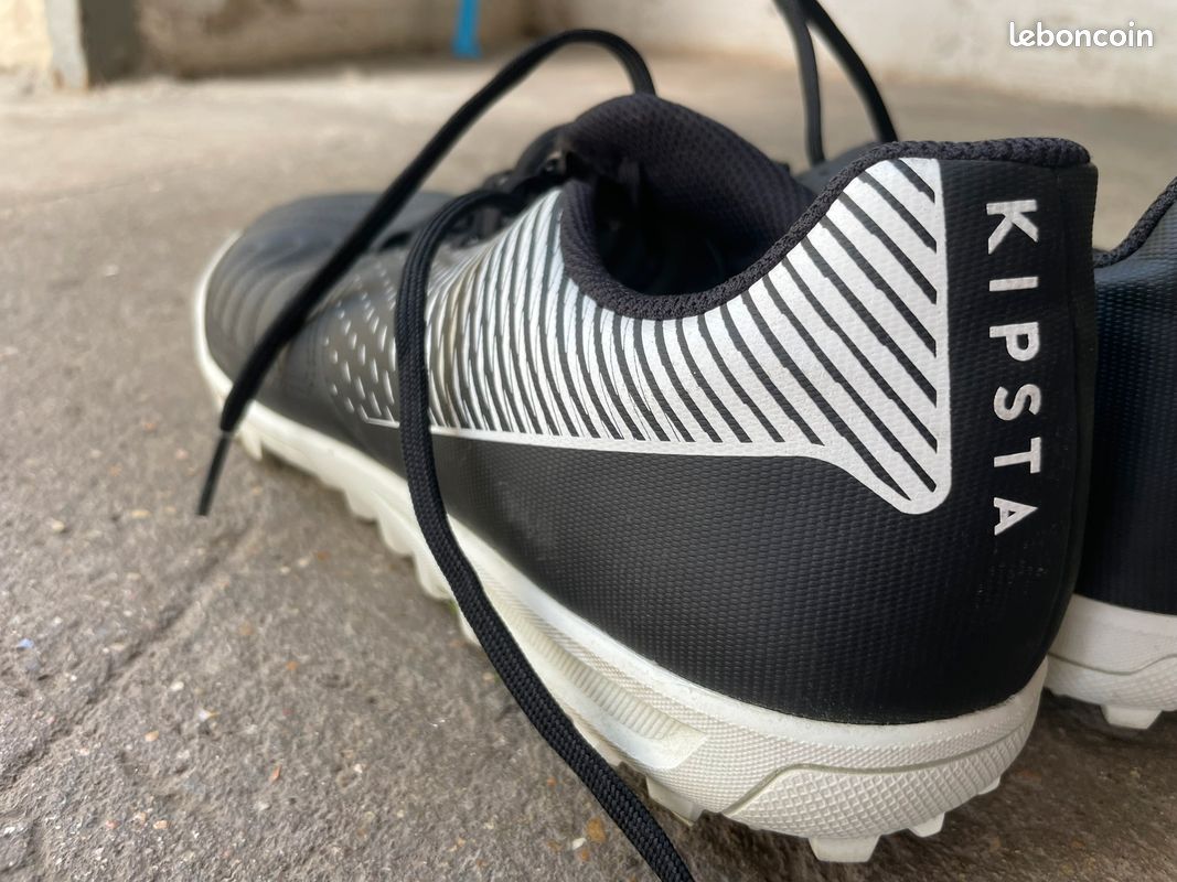 Chaussures foot Kipsta stabilisé (turf) – quasi neuves – pointure
