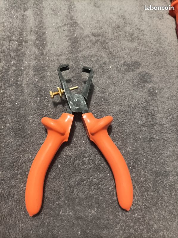 Pince à dénuder isolée 1000 V - KNIPEX
