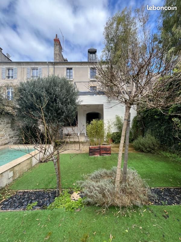 Maison 9 pièces 284 m² · à Bourges · 284 m² · 520 000 €