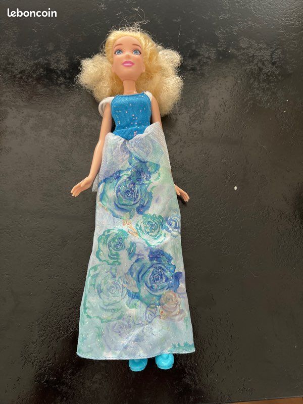 Lot de 5 barbies princesse (image 2)