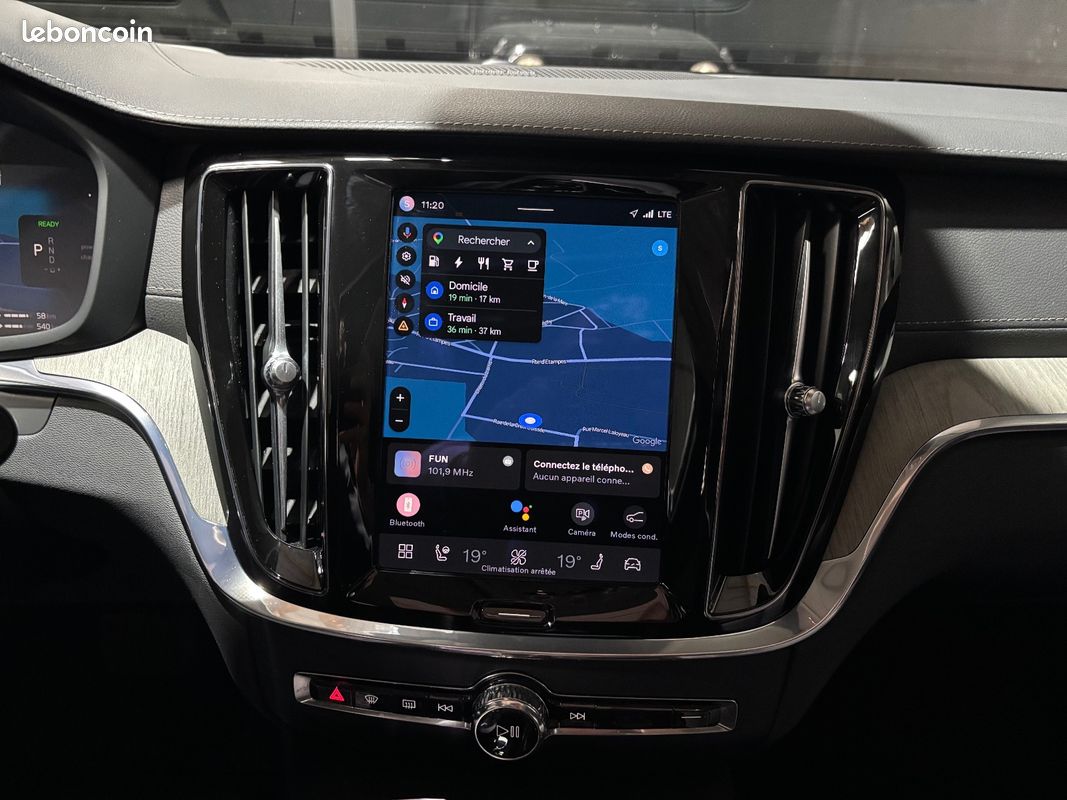 VOLVO V60 T6 AWD Hybride Recharge 253 ch + 145 ch Geartronic 8 Ultimate - SUIVI COMPLET VOLVO / ORIGINE FRANCE (image 23)