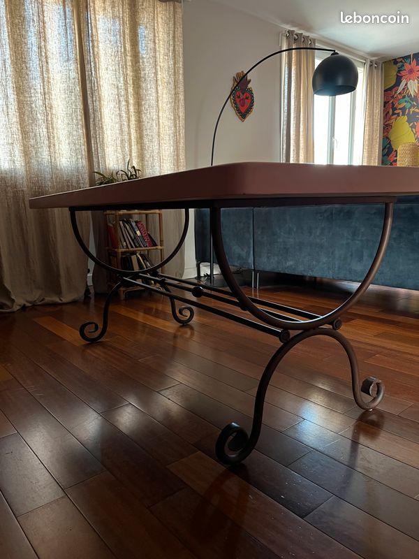 Table à manger en bois peint et pied en fer forgé (image 6)