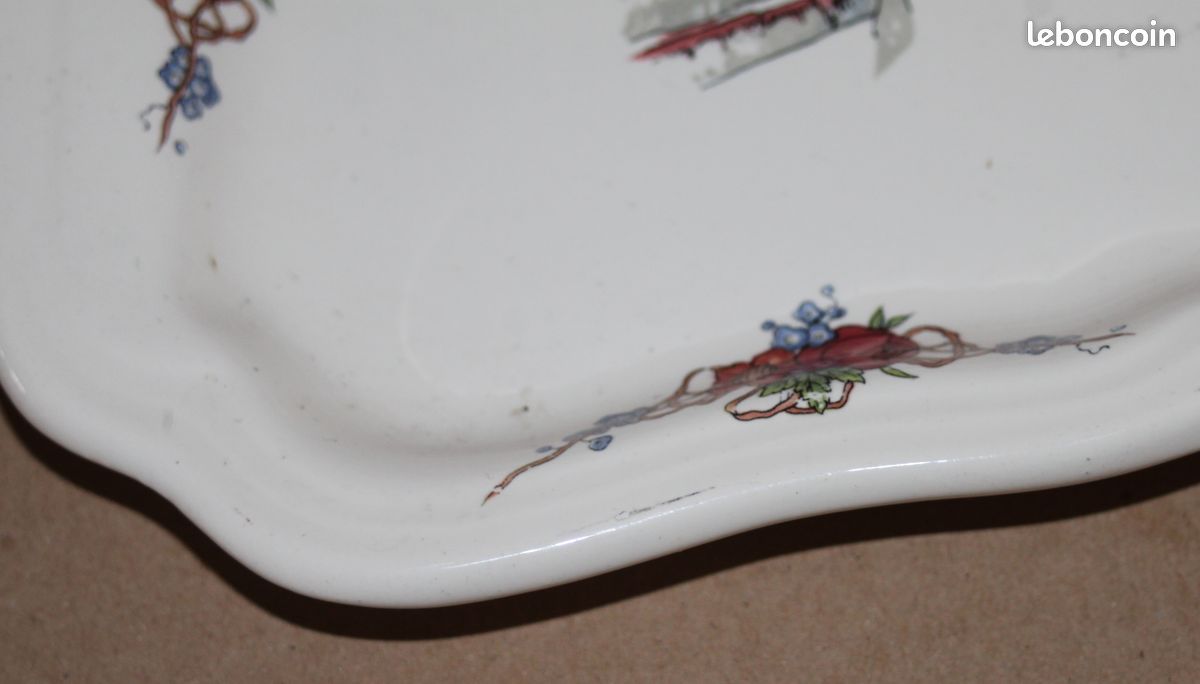Plat en Faïence de Sarreguemines Obernai - décor Alsaciens par H LOUX (image 4)