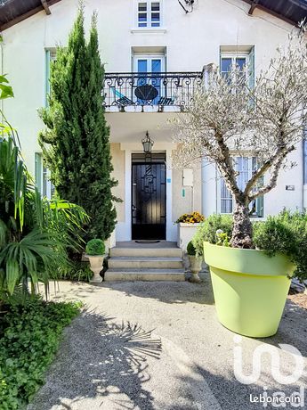 Maison 8 pièces 243 m²