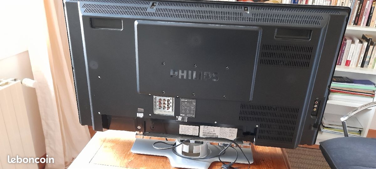 Télévision écran plat 80 cm LCD Philips (image 2)