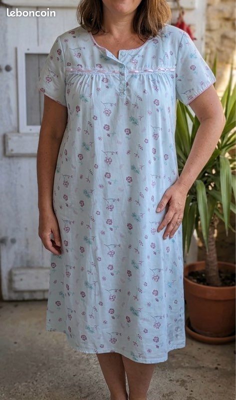 Robe de nuit en coton blanc et dentelle brodée vintage - Mille et une