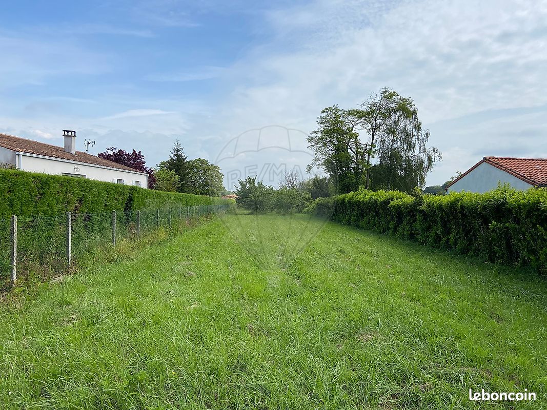 Terrain 1 018 m² Saint Augustin · à Saint-Augustin · 129 000 €