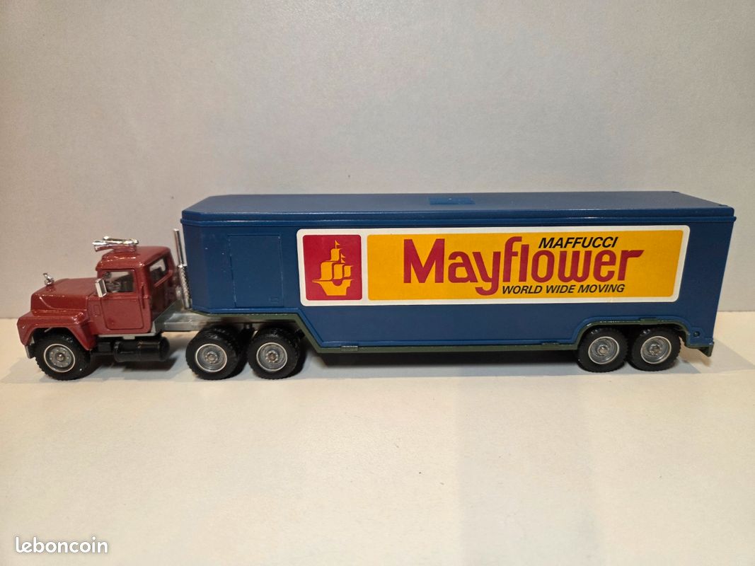 Solido 1/50 camion Mack Mayflower - Collection