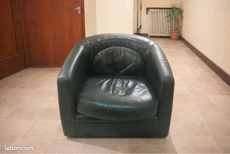 Fauteuil club vert (image 1)