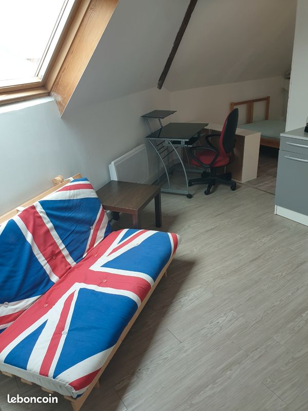Appartement 1 pièce 18 m² · à Saint-Quentin · 18 m² · 300 €