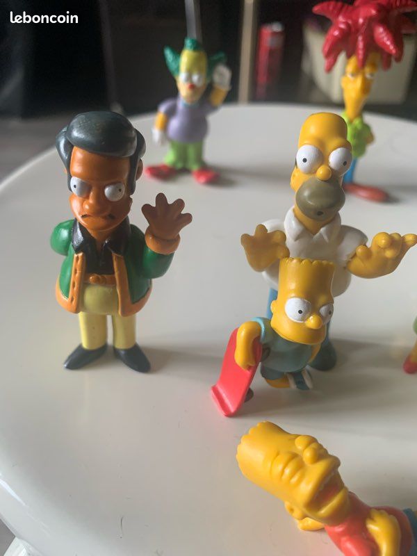 Figurines Et Statues Jouets En D'origine  Ouvert  En Dessin Anime Avec Simpsons