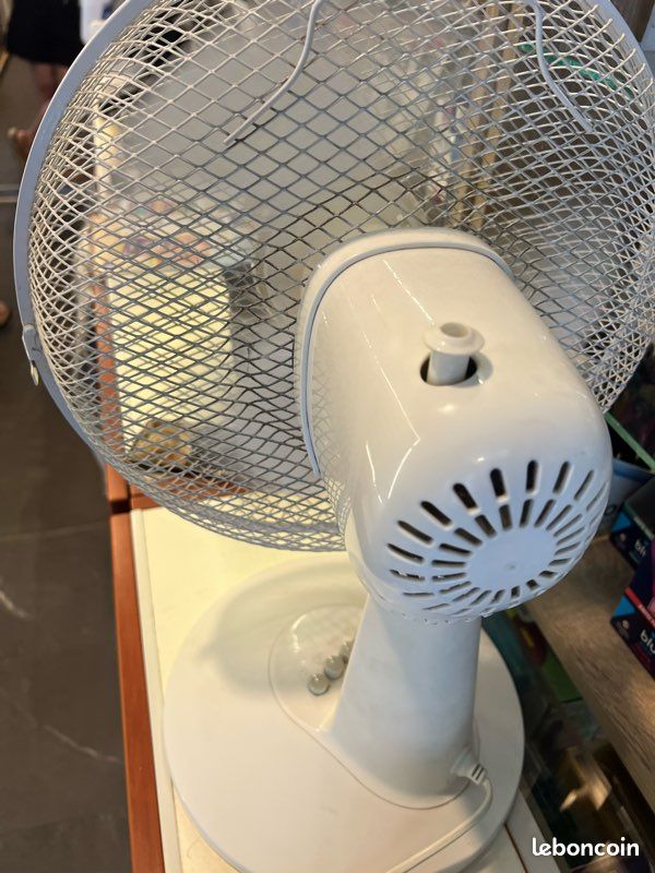 Ventilateur de table blanc – Bon état (image 3)