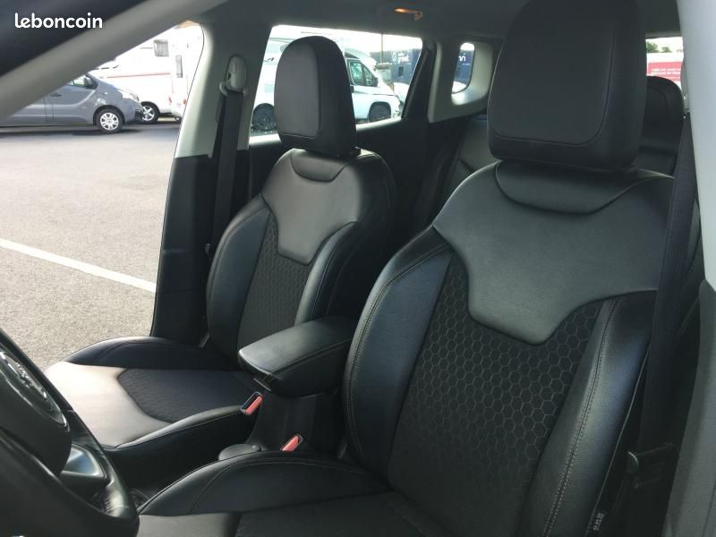 Jeep Compass 1.6 MultiJet II 120ch Limited 4x2 (image 24)