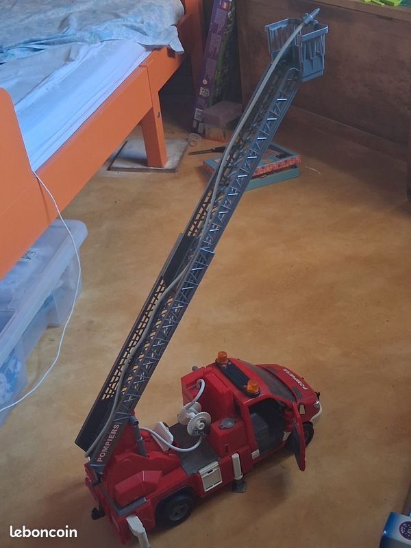 Camion échelle de pompiers (image 1)